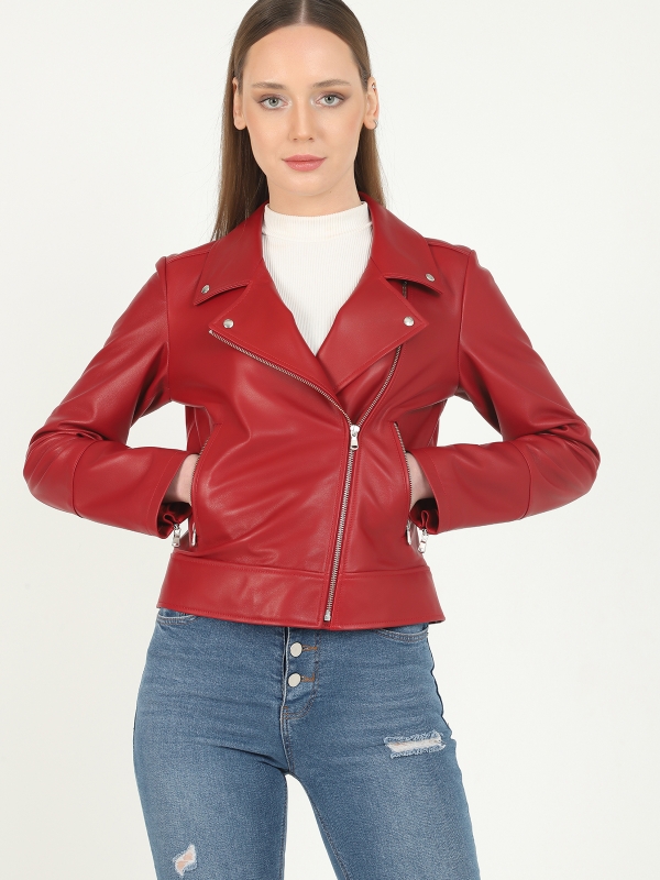 Caroline-Red